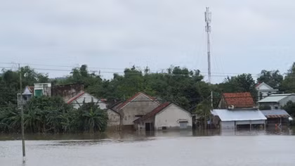 Mưa lớn gây ngập lụt, nhiều trường học phía Bắc Bình Định tạm nghỉ 