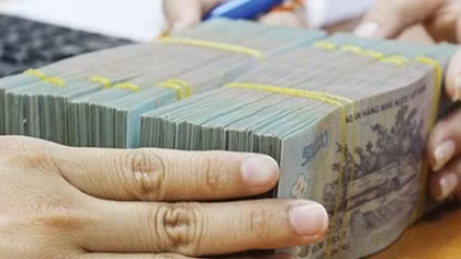 Chủ tịch và kế toán xã “rút ruột” công quỹ để tiêu xài