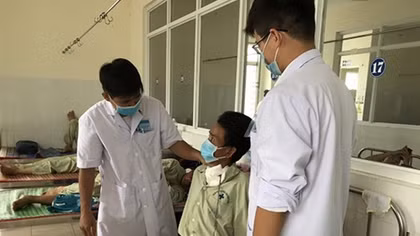 Cứu sống một nam bệnh nhân bị tôn thép cắt vùng cổ 