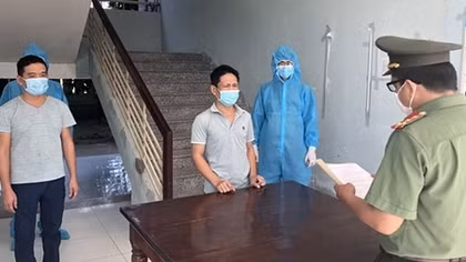 Tạm giam hai lái xe chở nhóm người Trung Quốc nhập cảnh trái phép
