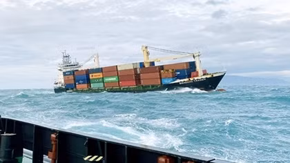 Lữ đoàn tàu ngầm 189 cứu hộ tàu biển Biendong Trader