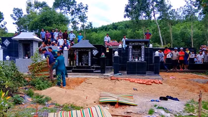 Khởi tố bị can sát hại cha, vợ và con