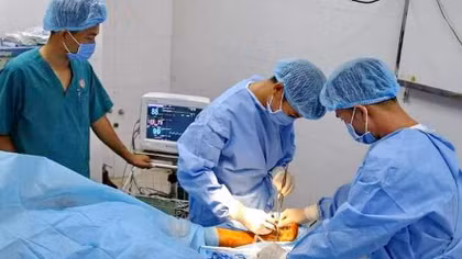Phẫu thuật cấp cứu kịp thời một ngư dân ở Trường Sa