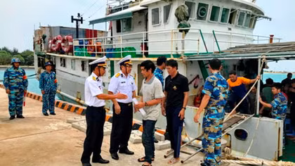 Hải quân đảo Sinh Tồn hỗ trợ 46 ngư dân lâm nạn ở vùng biển Trường Sa