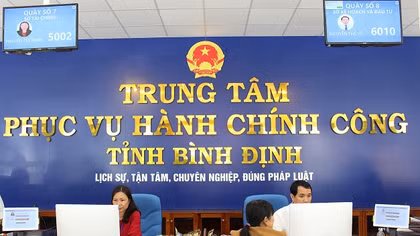 Giám sát viên chức vi phạm quy định ứng xử văn hóa nơi công sở ở Bình Định