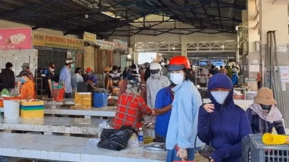 Quên 5K khi “đua” nhau vô chợ duy nhất còn lại ở TP Tuy Hòa