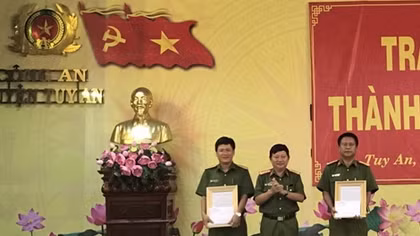 Khen thưởng Công an huyện Tuy An khám phá vụ sát hại bé gái 13 tuổi