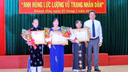 Phong tặng, truy tặng 35 danh hiệu Bà mẹ VNAH và 4 Anh hùng LLVT ở Khánh Hòa