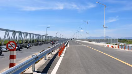 Chính thức khai thác cầu Đà Rằng mới ở nội thành Tuy Hoà dài 1,2 km