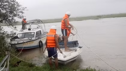 Các tỉnh Nam Trung bộ đồng loạt cấm biển để phòng tránh cơn bão số 12