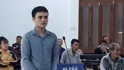 Chém ông nội nhiều nhát, cháu đích tôn lãnh án 8 năm tù