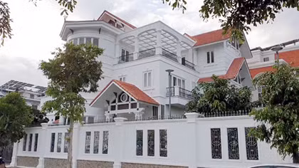 Ráo riết truy lùng thủ phạm đâm nguyên Bí thư Thành ủy Nha Trang 