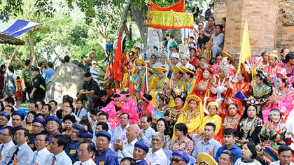  Khai hội Tháp Bà Ponagar tại Nha Trang