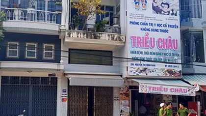 Người giúp việc rơi từ tầng 4 xuống đất tử vong