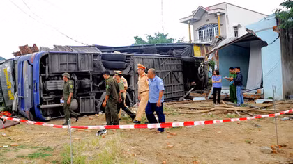  Lật xe ô tô khách giường nằm, 38 người bị thương