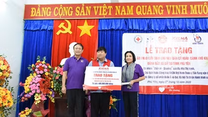 3.500 bộ phao cứu sinh tặng ngư dân miền Trung và chiến sĩ nhà giàn DK1