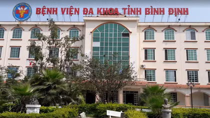 Lái xe cứu thương thu tiền bệnh nhân bỏ ngoài sổ sách gần 150 triệu đồng