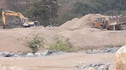 Khai thác cát, sỏi trái phép ở lòng hồ dự án thủy điện sông Bồ