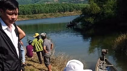 Chìm ghe, 3 người mất tích trên sông La Ma