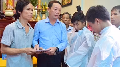 Lãnh đạo tỉnh Thừa Thiên – Huế thăm hỏi gia đình 3 nạn nhân tử vong do hỏa hoạn
