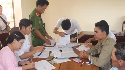 Phó Bí thư xã "đưa nhầm" con trai vào diện bồi thường sự cố môi trường biển