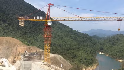 Thuê máy bay tiếp cận hiện trường sạt lở đất khu vực thủy điện Rào Trăng 3