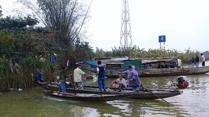 Bé gái 4 tuổi nghi rơi xuống sông Hương mất tích