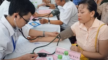 Hàng nghìn người dân được khám, sàng lọc bệnh miễn phí 