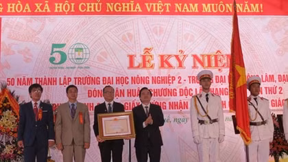 Trường Đại học Nông lâm Huế đón nhận Huân chương Độc lập hạng Nhất 