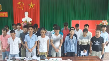 Hơn 20 người say sưa cá độ World Cup bị Công an bắt quả tang