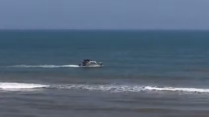 Thi thể nam sinh được tìm thấy sau 2 ngày bị sóng biển cuốn mất tích