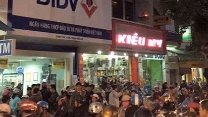 Bịt mặt xông vào Ngân hàng BIDV cướp tiền rồi tẩu thoát