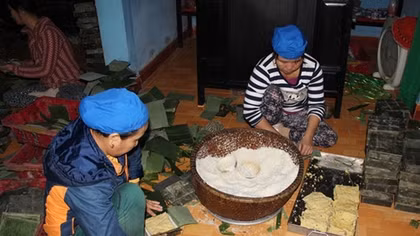 Nhộn nhịp ở làng nghề sản xuất bánh chưng, bánh tét ngày giáp Tết