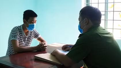 Khóa tay 2 tên cướp chuyên nhằm vào phụ nữ 
