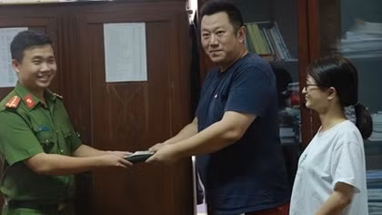 Công an tỉnh Thừa Thiên - Huế trao trả tài sản cho du khách Nhật Bản