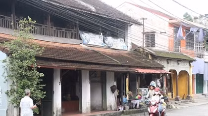 Những căn nhà chờ sập ở phố cổ Bao Vinh 