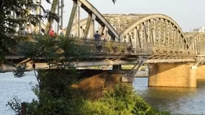 Phát hiện thi thể người đàn ông bên bờ sông Hương