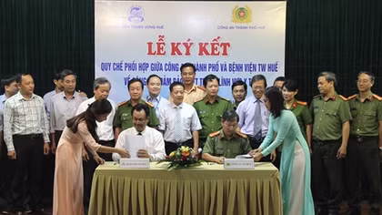Công an TP Huế ký kết quy chế phối hợp đảm bảo ANTT trong lĩnh vực y tế
