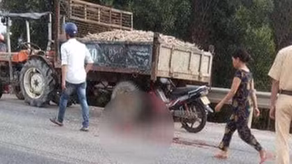 Xe máy đâm vào xe máy cày, 4 người trong gia đình thương vong