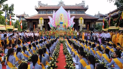 Hàng ngàn tăng ni, phật tử ở Cố đô Huế tham dự Đại lễ Phật đản Phật lịch 2562