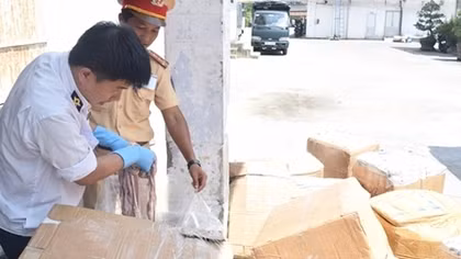 1,6 tấn nội tạng động vật giấu trong khoang hành lý xe khách