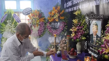 Lãnh đạo, nhân dân Thừa Thiên Huế dâng hương nguyên Tổng Bí thư Lê Khả Phiêu