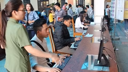 Làm thêm giờ ngày đầu năm để cấp, đổi hộ chiếu và giấy CMND cho người dân
