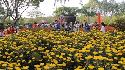 Chợ hoa ở Cố đô Huế nhộn nhịp ngày giáp Tết Canh Tý