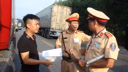 Công an các tỉnh ra quân tổng kiểm soát phương tiện đường bộ