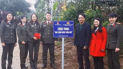 Công an Thừa Thiên – Huế bàn giao công trình “ánh sáng nông thôn mới” 
