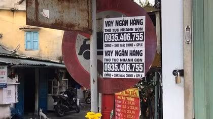 Xử phạt nhiều trường hợp dán quảng cáo 'cho vay tiền' trái phép