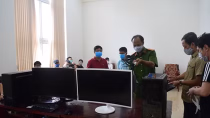 Thuê khách sạn để... đánh bạc trực tuyến 