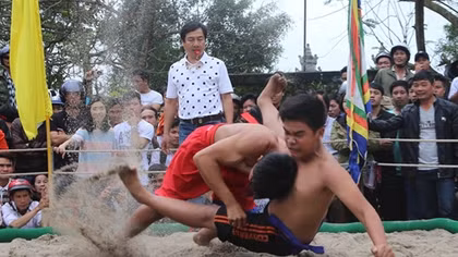 Tưng bừng hội vật Thủ Lễ ngày đầu Xuân
