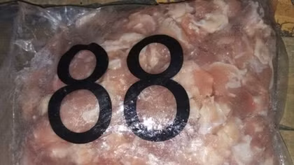 Thu giữ hơn 1 tấn sụn gà không rõ nguồn gốc vận chuyển trên xe khách